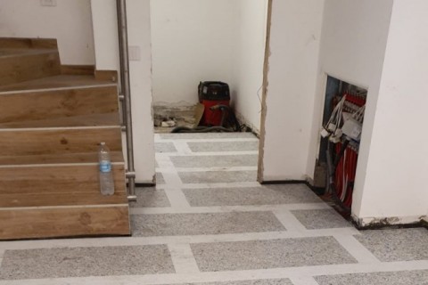 Soluzione per posa di piastrelle fino a 80x80 cm (7 / 7 Immagini)