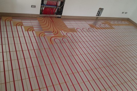 Soluzione per rivestimento in legno o laminato a posa flottante (2 / 8 Immagini)