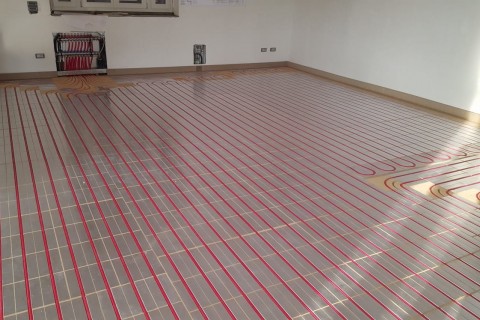 Soluzione per rivestimento in legno o laminato a posa flottante (3 / 8 Immagini)