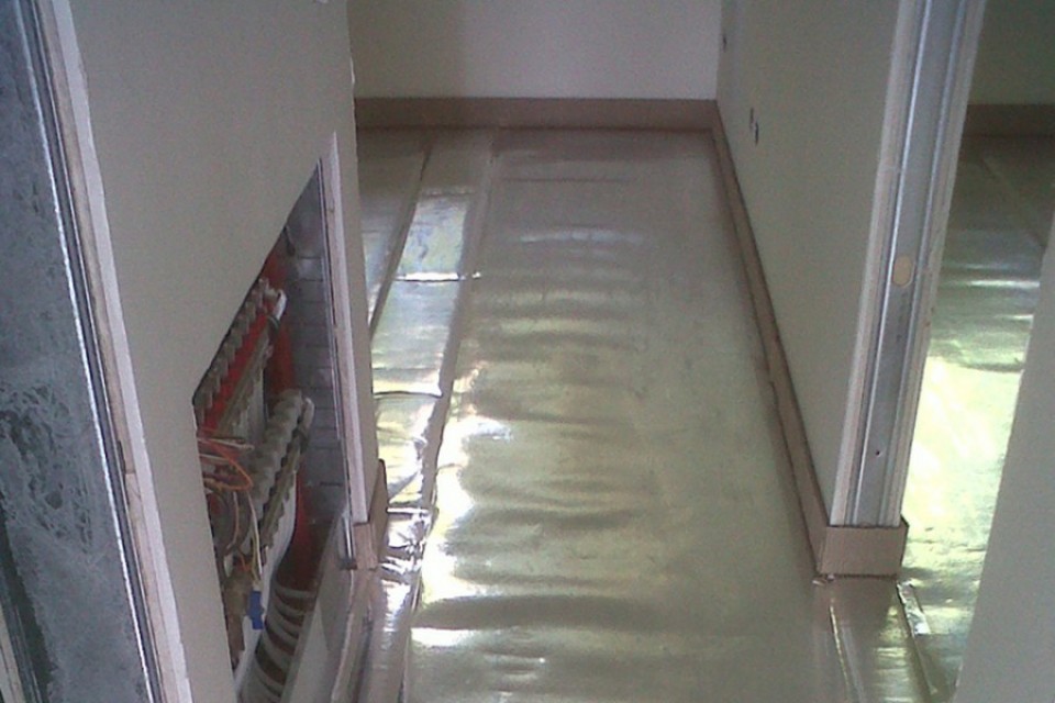 Soluzione per rivestimento in legno o laminato a posa flottante (7 / 8 Immagini)